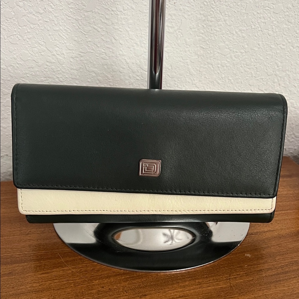 IDStronghold leather wallet dark green and cream rfid